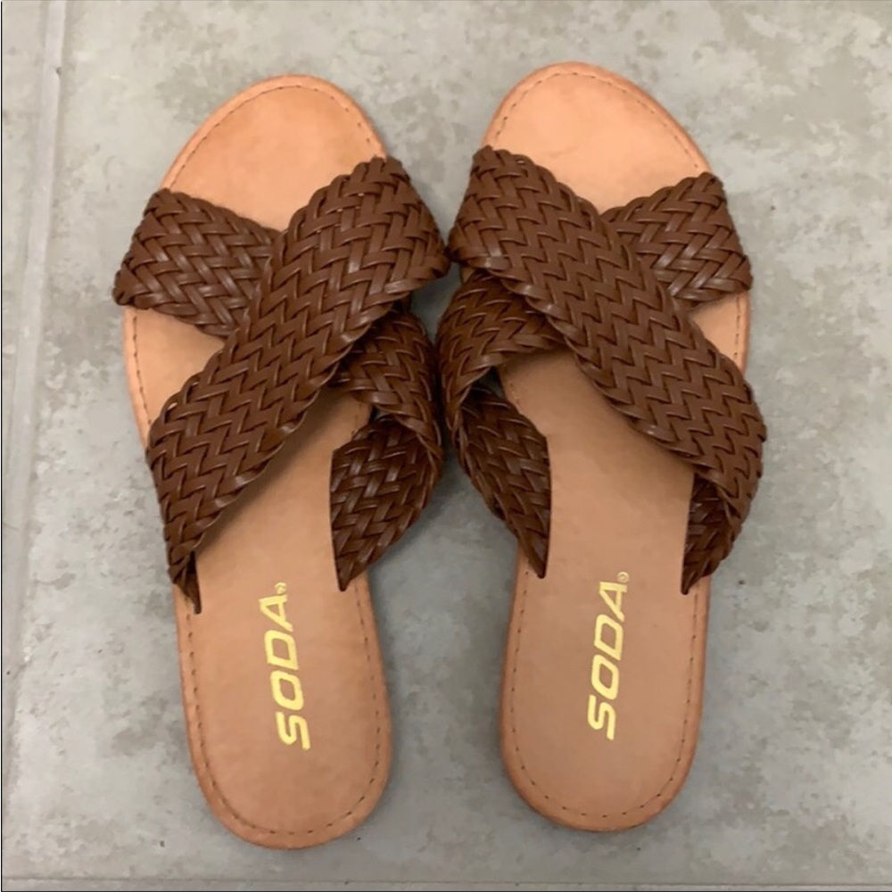 ✨Host Pick✨ Soda Woven Crossover Strap Slide Sandals